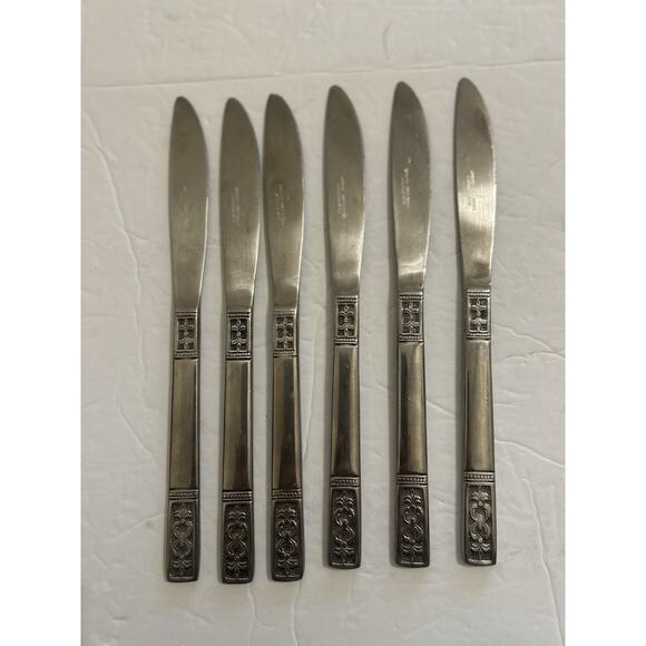 Vintage Customcraft Fluer De Lis Set Of 6 Dinner Knives Stainless Flatware CUS3 - Picture 3 of 10